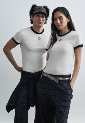 MOON BABY FIT UNISEX - Βασικό μπλουζάκι - white/black