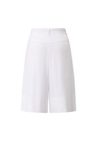 Witte linnen shorts met een ontspannen fit, knielang, met een platte voorkant en achterzakken, een gladde textuur en een onzichtbare ritssluiting.