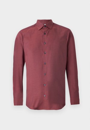Langarmige, knoopsluiting shirt van bordeauxrood stof met een gestructureerd patroon en donkerblauwe knopen; beschikt over een puntige kraag en een rechte zoom.