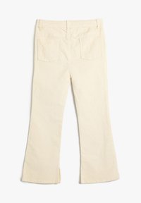 Pantalones acampanados de color beige claro con un acabado texturizado, que cuentan con dos bolsillos traseros y aberturas en los laterales del dobladillo. Material de mezcla de algodón.