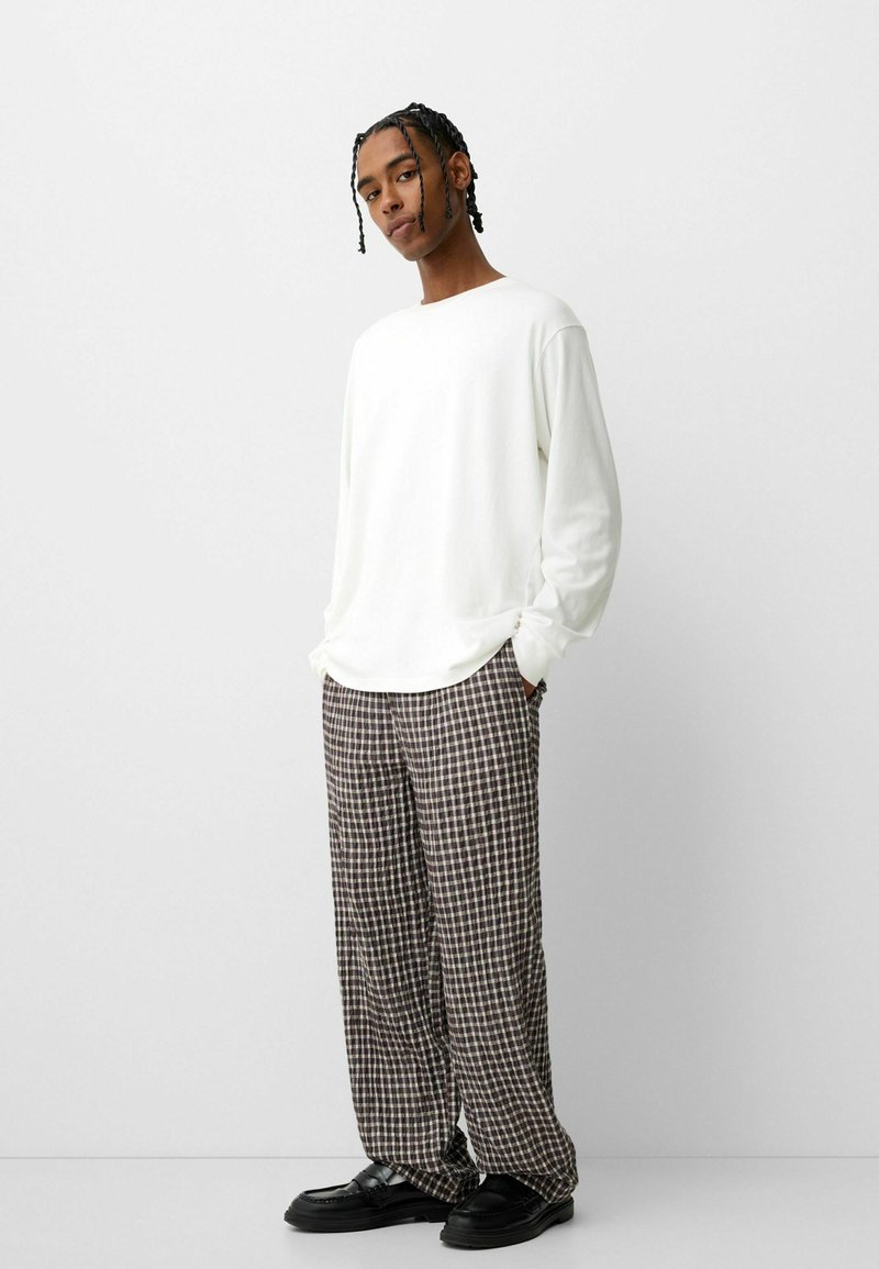 Bershka Broek donkerbruin Bershka Broek donkerbruin