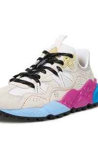 Sneaker med övre del i mesh och mocka, med svarta snören, en mångfärgad mellansula i rosa, blått och orange, samt en texturerad svart yttersula.