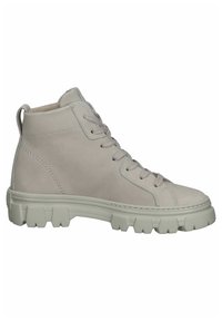 Sneaker high-top grigio chiaro realizzato in pelle, con una superficie texturizzata, lacci rotondi e una robusta suola in gomma bianca.