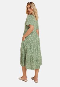 Yours Clothing FLORAL TIERED  - Vardagsklänning - light green