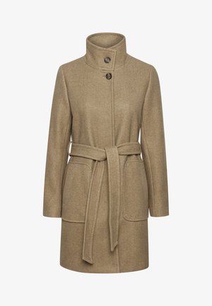 Bežs vilnas mētelis ar augstu apkakli, slēgšanu ar pārmaiņu pogām un jostu viduklī. Tam ir divas sānu kabatas un taisna griezuma. Mīksta tekstūra.