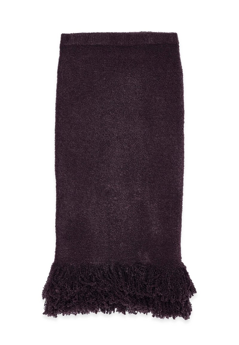 Lilla tekstureret håndklæde med en plush overflade, der har frynsede kanter nederst for ekstra detaljer.