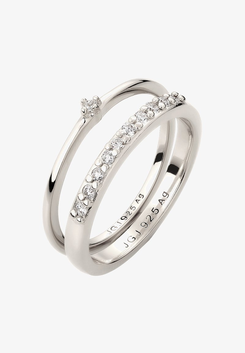 Sterlingsølv ringesæt med en glat ring og en med en række små klare sten. Poleret finish med indgraverede indvendige detaljer.