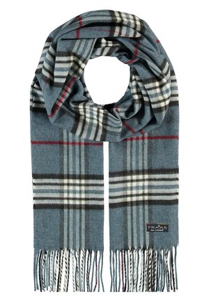 Blauer Karoschal aus weicher Wolle, mit roten und schwarzen Linien, versehen mit weißen Fransen und einem kleinen schwarzen Etikett an einem Ende.