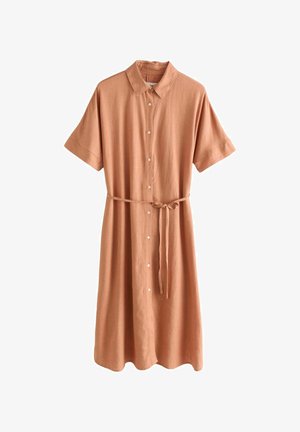 Korte mouw jurk in terracotta, knoopsluiting aan de voorkant, ceintuur om de taille, gemaakt van lichtgewicht stof, met een eenvoudige silhouet en afgeronde zoom.
