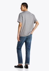 Tommy Hilfiger SMALL CREST TEE - Camiseta estampada - medium grey heather