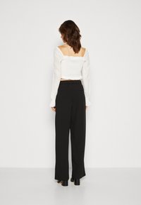 Vero Moda Stoffhose - black