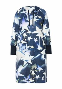 Huvtröja med ett marinblått och vitt stjärnmönster, tillverkad av mjukt tyg, med en framficka och kontrasterande mörkblå mudd.