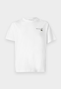 Biała bawełniana koszulka z okrągłym dekoltem, krótkimi rękawami i małym czarnym logo z napisem "PARIS FRENCH SPORTSWEAR." Klasyczny krój; gładka faktura.