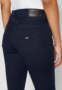 Tommy Jeans Vaqueros pitillo - blue denim