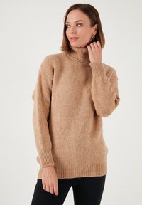 REGULAR FIT - Vesta - camel
