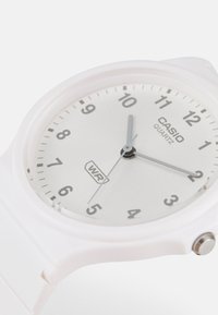 Casio MQ-24 UNISEX - Ρολόι - white