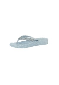 Hellblaue Flip-Flop Sandale mit strukturierter Sohle und silberglitzernden Riemen, die für den Alltag konzipiert ist.