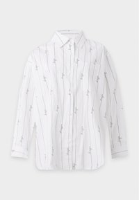 Chemise blanche à manches longues boutonnée avec fines rayures verticales noires et texte cursif "hugo" répété le long des rayures sur un fond uni.