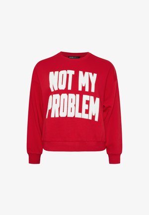 Roter, verkürzter Pullover mit langen Ärmeln und der Aufschrift "NICHT MEIN PROBLEM" in großen weißen Buchstaben auf der Vorderseite. Weicher Stoff.