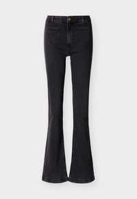 Μαύρο τζιν παντελόνι με φαρδιά καμπάνα, ψηλή μέση, μπροστινές τσέπες, θηλιές για ζώνη, κλείσιμο με κουμπί και εμφανείς ραφές σε απλό ανοιχτό φόντο.