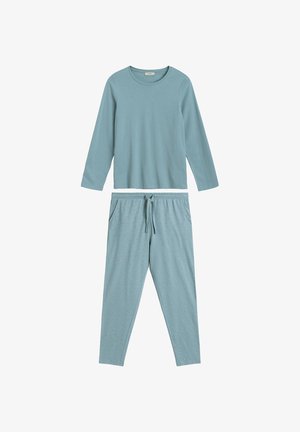 Jasnoniebieska bluzka z długim rękawem i okrągłym dekoltem oraz pasujące spodnie z kwiatowym wzorem i elastycznym pasem; obie wykonane z miękkiego materiału.