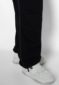 Bershka - PARACHUTE  - Straight leg -farkut - black - 3