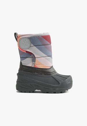 Bunte isolierte Winterstiefel mit einem gepolsterten Obermaterial in pinken, blauen und roten Mustern, einer schwarzen Gummisohle und strukturierter Oberfläche.