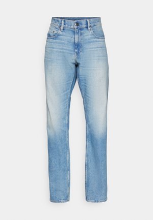 Lyseblå højtaljede jeans med lige ben. Har klassisk knap- og lynlåslukning, fem lommer og slidte detaljer.