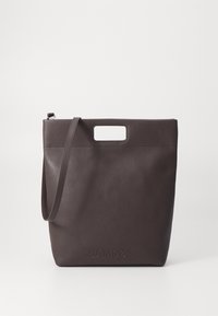 Seleccionado, dark brown