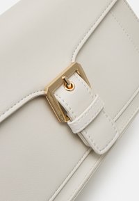 Thumbnail Image 7