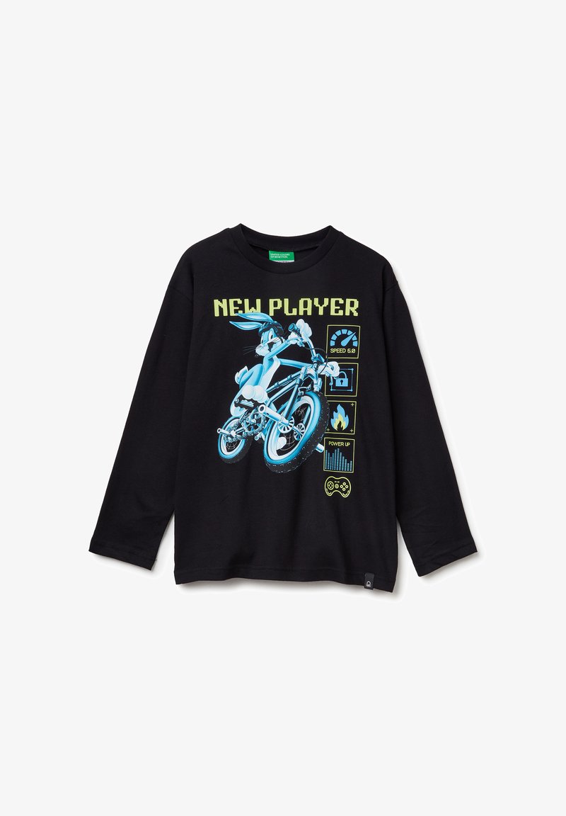 Černá dlouhá tričko s grafickým motivem postavy na kole, s textem "NOVÝ HRÁČ" a herními ikonami v světle modré a zelené barvě.