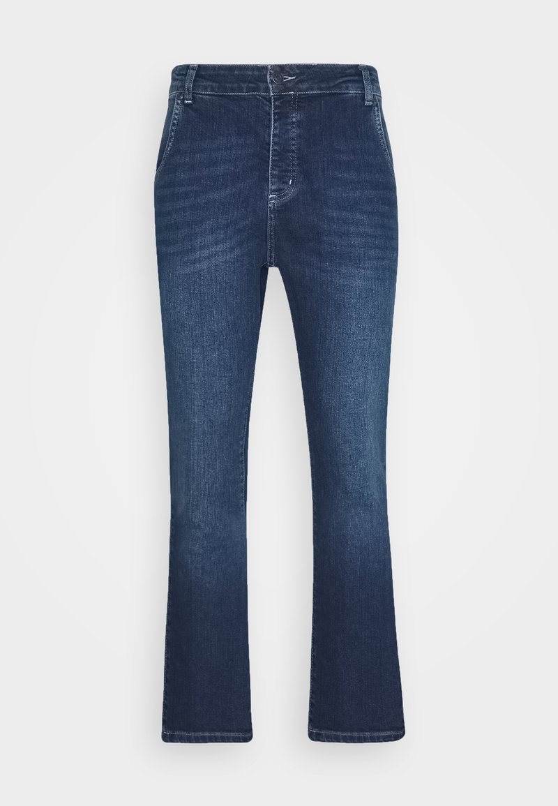 Jeans de mezclilla azul oscuro con corte acampanado y cinturilla de altura media, que cuentan con cinco bolsillos y un sutil desgastado en la parte frontal para añadir textura.