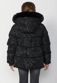 Koroshi Ziemas mētelis - black