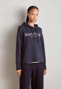 Marc O'Polo LONG SLEEVE HOODED LOGO PRINT - Camisola - deep blue sea