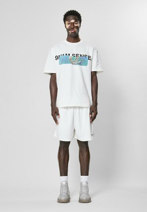 ESSENTIAL MESH - Short - offwhite