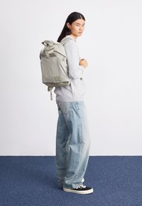 The North Face W NEVER STOP DAYPACK - Dnevni ruksak - clay grey