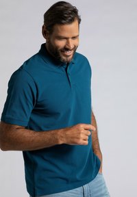JP1880 GROSSE GRÖSSEN BIS 8XL KNOPFLEISTE - Polo - bleu moyen