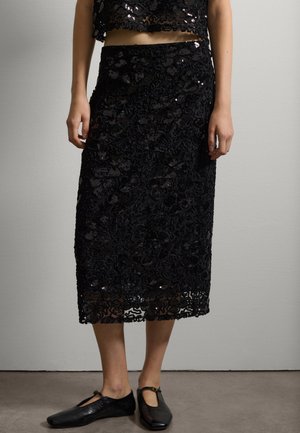 MIDI WITH FLORAL APPLIQUÉS - Falda de tubo - gunmetal