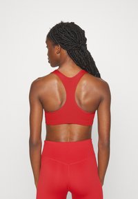Nike Performance BRA - Sutiã desportivo de suporte médio - cinnabar/white