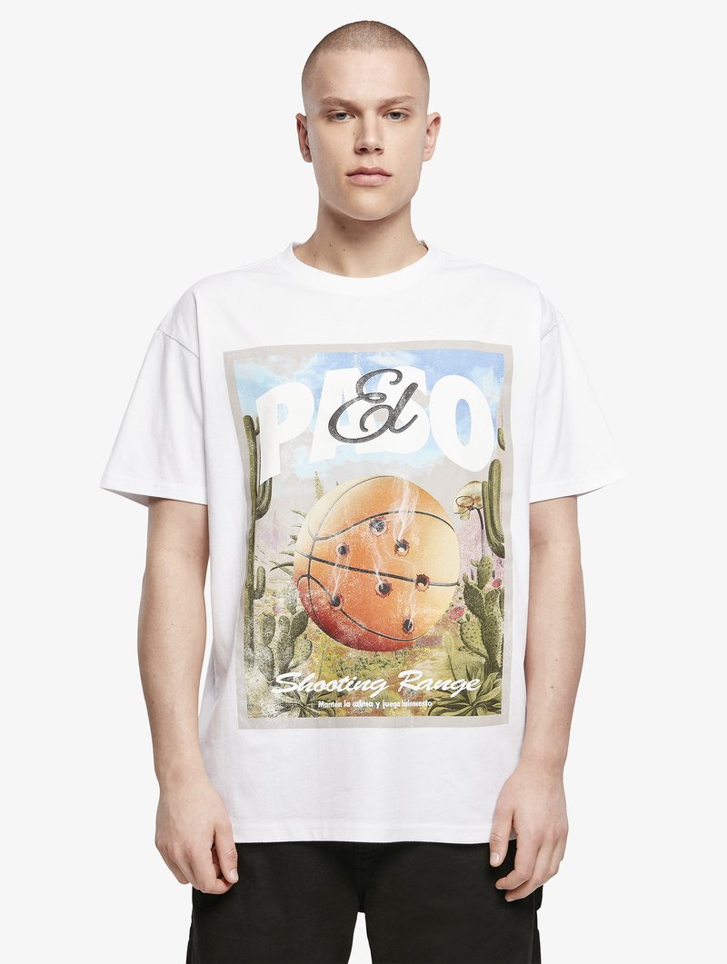 T-shirt en coton blanc avec un imprimé graphique représentant un ballon de basketball orné d'éléments de cactus et floraux, et le texte "El PAO Shooting Range."