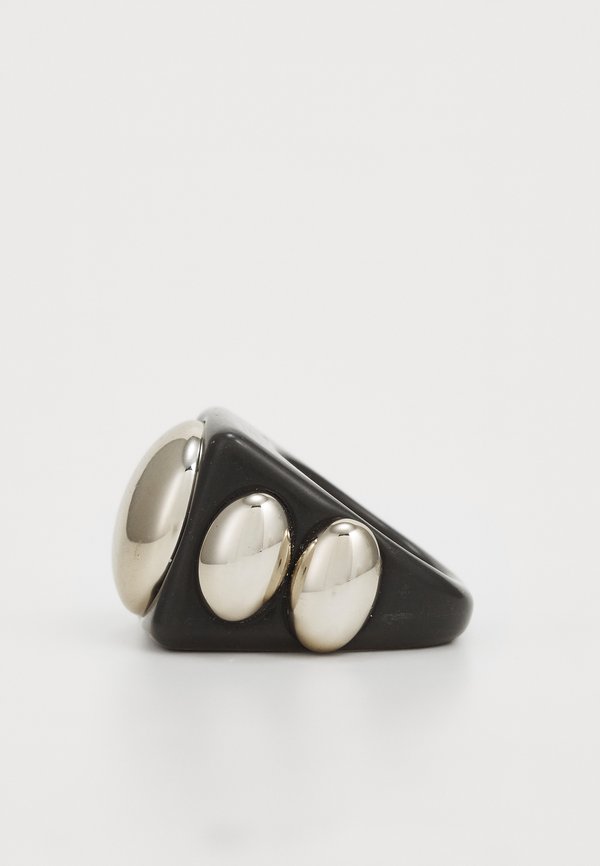 ICONIC - Ring - pizarra4