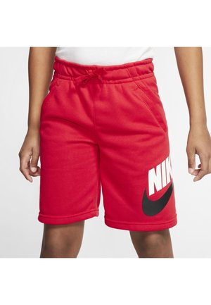 Rote Fleece-Shorts mit elastischem Bund, Seitentaschen und großem weißen Nike-Logo am linken Bein mit schwarzem Swoosh-Detail.