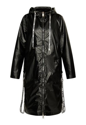 Černá kapucňová parka s lesklým povrchem, která má plné zipové zapínání, elastické stahovací šňůrky a kontrastní text "LOVE" na bočních popruzích.