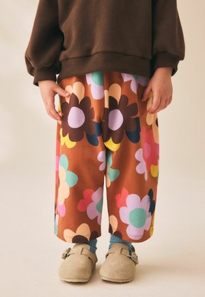 Next, REGULAR FIT - FLOWER BARREL LEG TROUSERS - Træningsbukser - brown