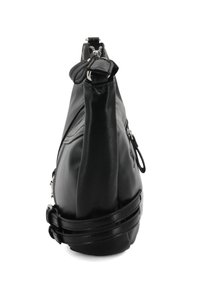 Borsa a tracolla nera in pelle sintetica, dalla forma rotonda, con hardware argentato, chiusura a zip e doppie cinghie per il trasporto.
