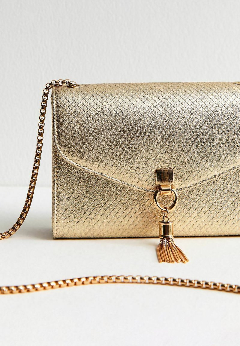 Chanel - Sac Bandoulière à Rabat Vintage En Lézard Rouge Avec Finitions Dor%c3%a9es