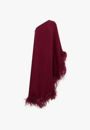 Chal burdeos asimétrico con tela suave, estilo drapeado, con borde de plumas esponjosas a lo largo de los bordes.