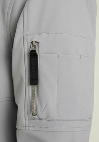CHASIN' DASH SOFTSHELL - Lauko striukė - grey