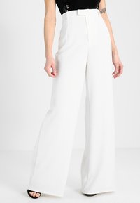 Missguided Petite Tygbyxor - white