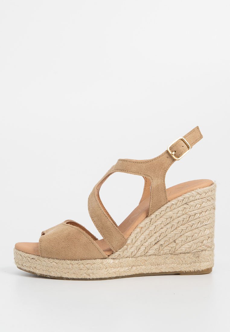 Kanna Sandalen met sleehak beige